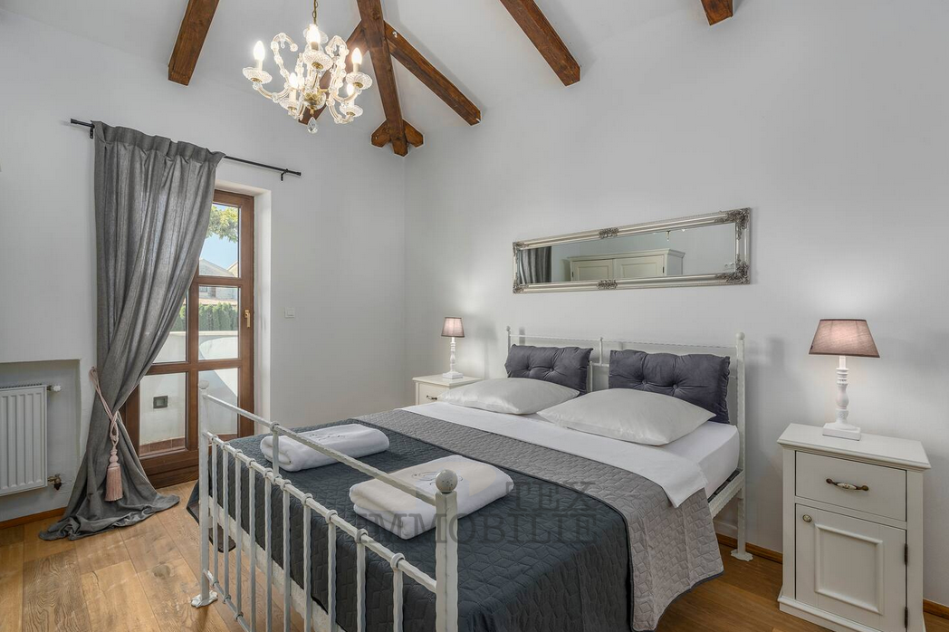 Kamena vila z bazenom v mirnem okolju – okolica Poreča