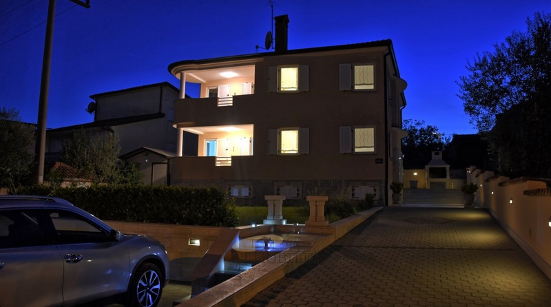 Hiša s 4 apartmaji v bližini Poreča