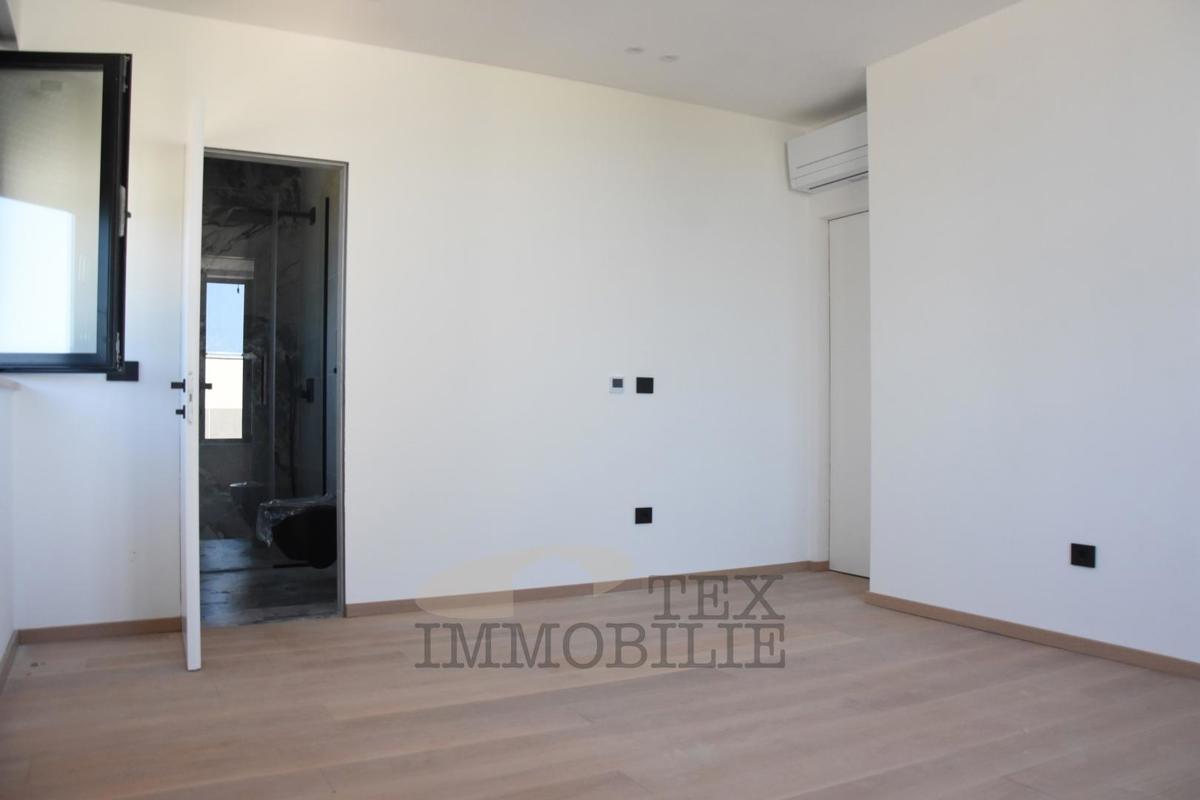 Ekskluziven apartma v drugem nadstropju blizu morja, 211,81 m2