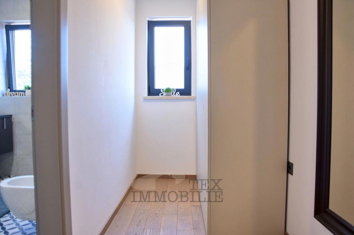 Lepa moderna vila z bazenom v Poreču 