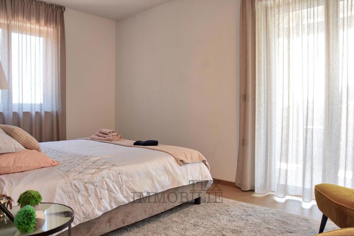 Lepa moderna vila z bazenom v Poreču 