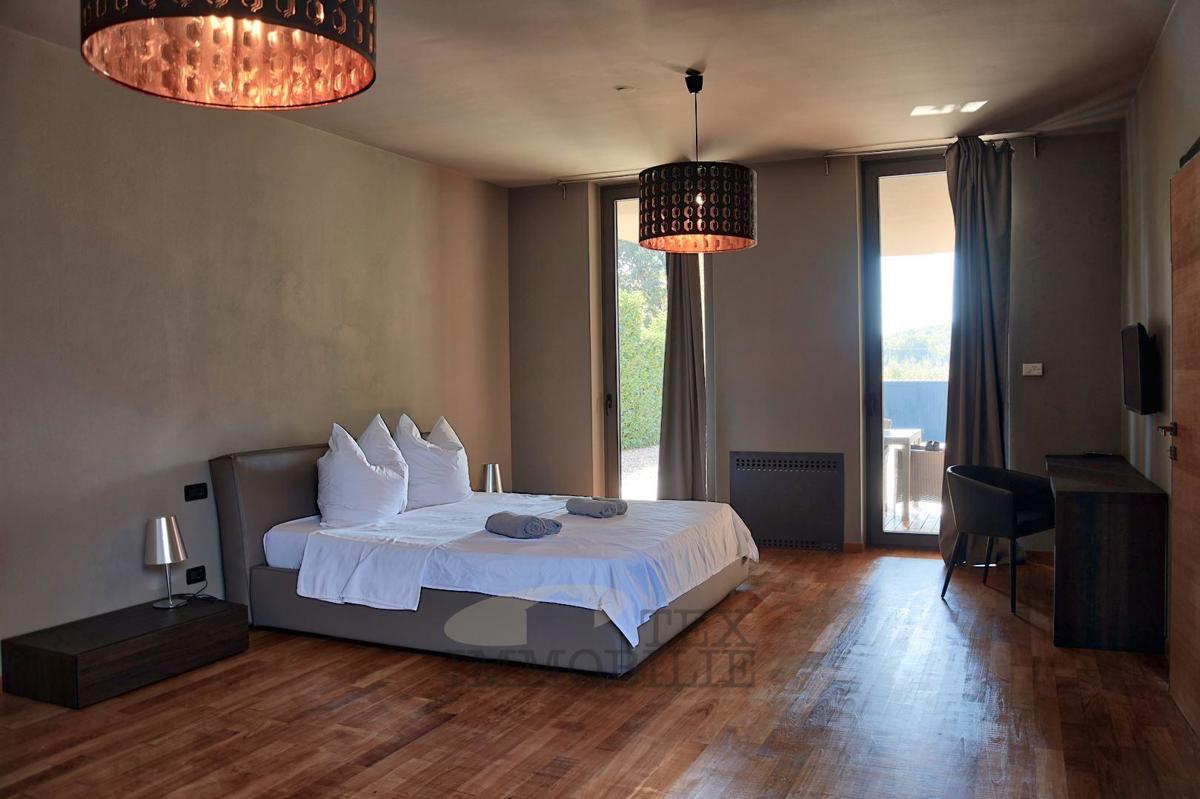 Poreč - Prostorna moderna vila 4 km od morja