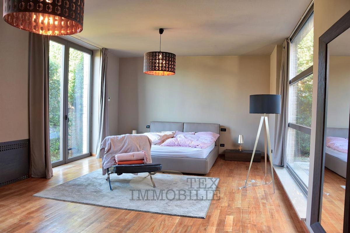 Poreč - Prostorna moderna vila 4 km od morja