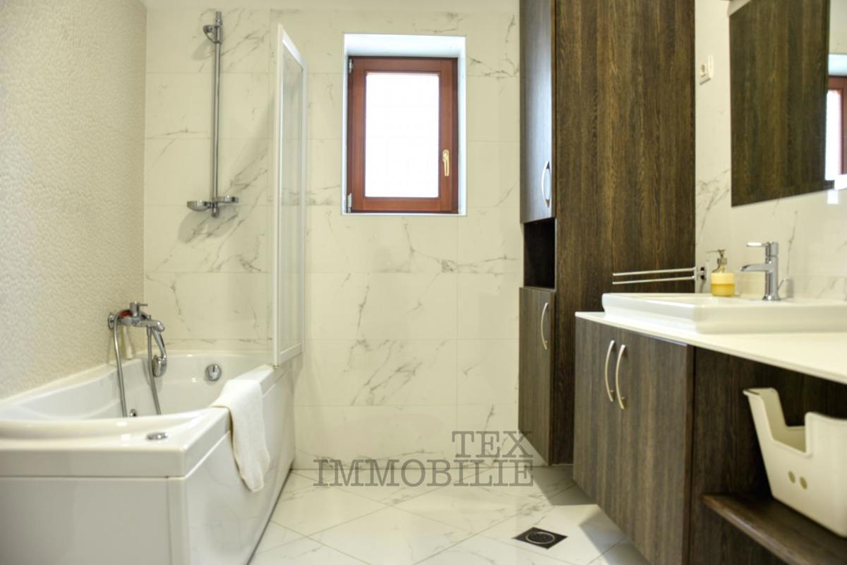 Kamnita vila z bazenom v mirnem delu Istre – 240 m²