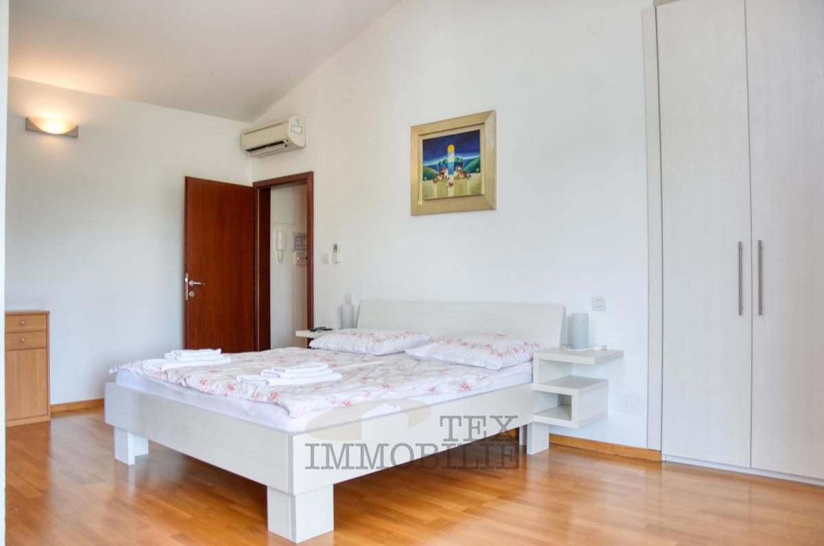 Kamnita vila z bazenom v mirnem delu Istre – 240 m²