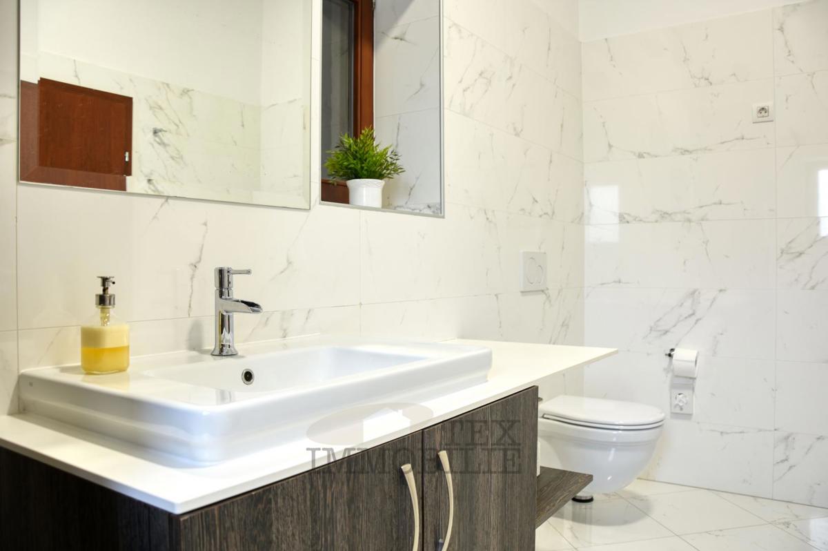 Kamnita vila z bazenom v mirnem delu Istre – 240 m²