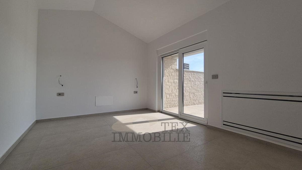 Luksuzna moderna vila z bazenom na mirni lokaciji, 7 km od Poreča in morja