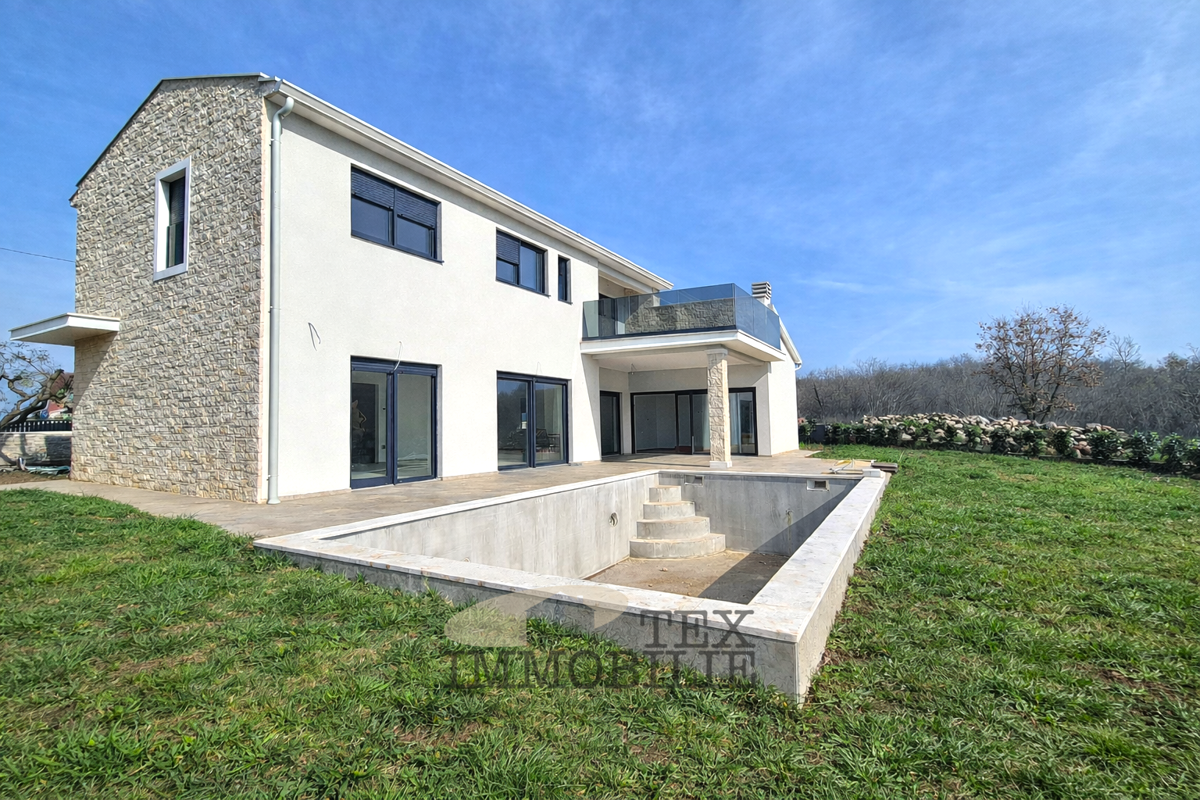 Luksuzna moderna vila z bazenom na mirni lokaciji, 7 km od Poreča in morja