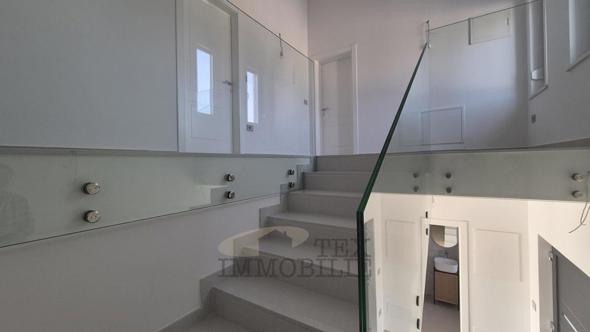 Luksuzna moderna vila z bazenom na mirni lokaciji, 7 km od Poreča in morja