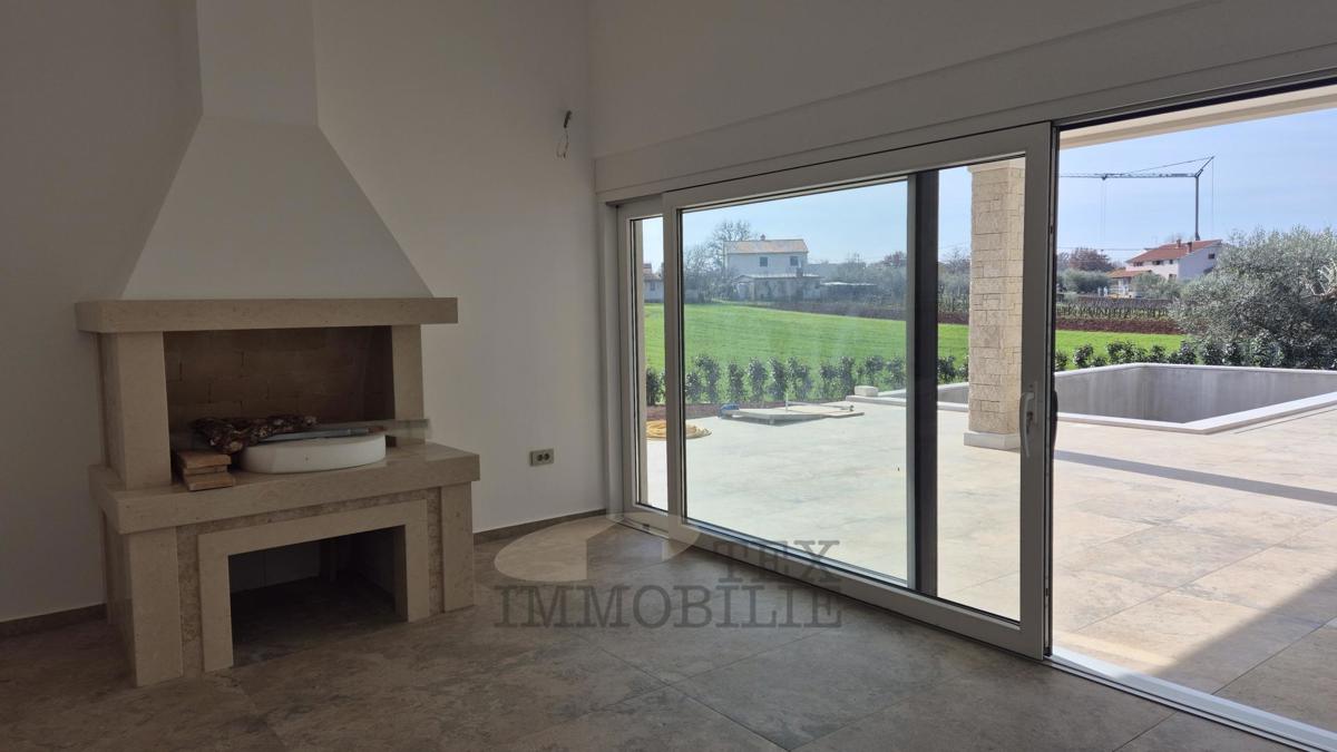 Luksuzna moderna vila z bazenom na mirni lokaciji, 7 km od Poreča in morja