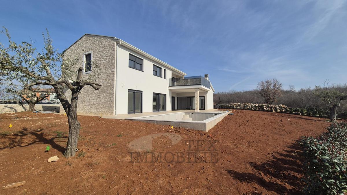 Luksuzna moderna vila z bazenom na mirni lokaciji, 7 km od Poreča in morja