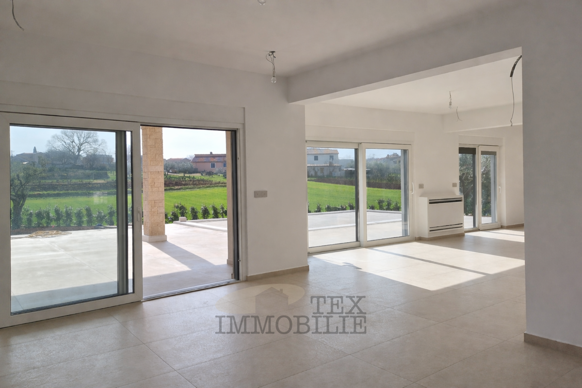 Luksuzna moderna vila z bazenom na mirni lokaciji, 7 km od Poreča in morja