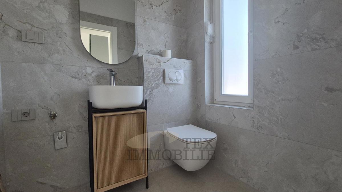 Luksuzna moderna vila z bazenom na mirni lokaciji, 7 km od Poreča in morja