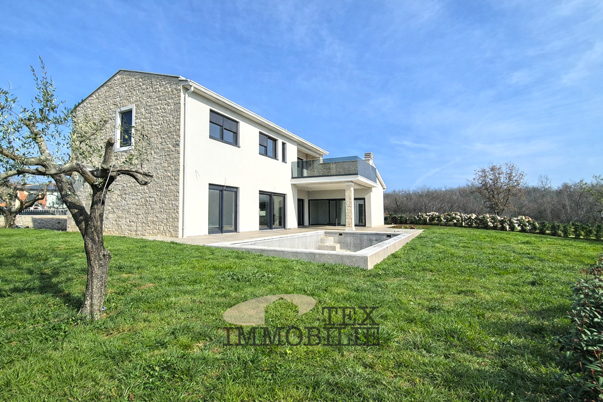 Luksuzna moderna vila z bazenom na mirni lokaciji, 7 km od Poreča in morja