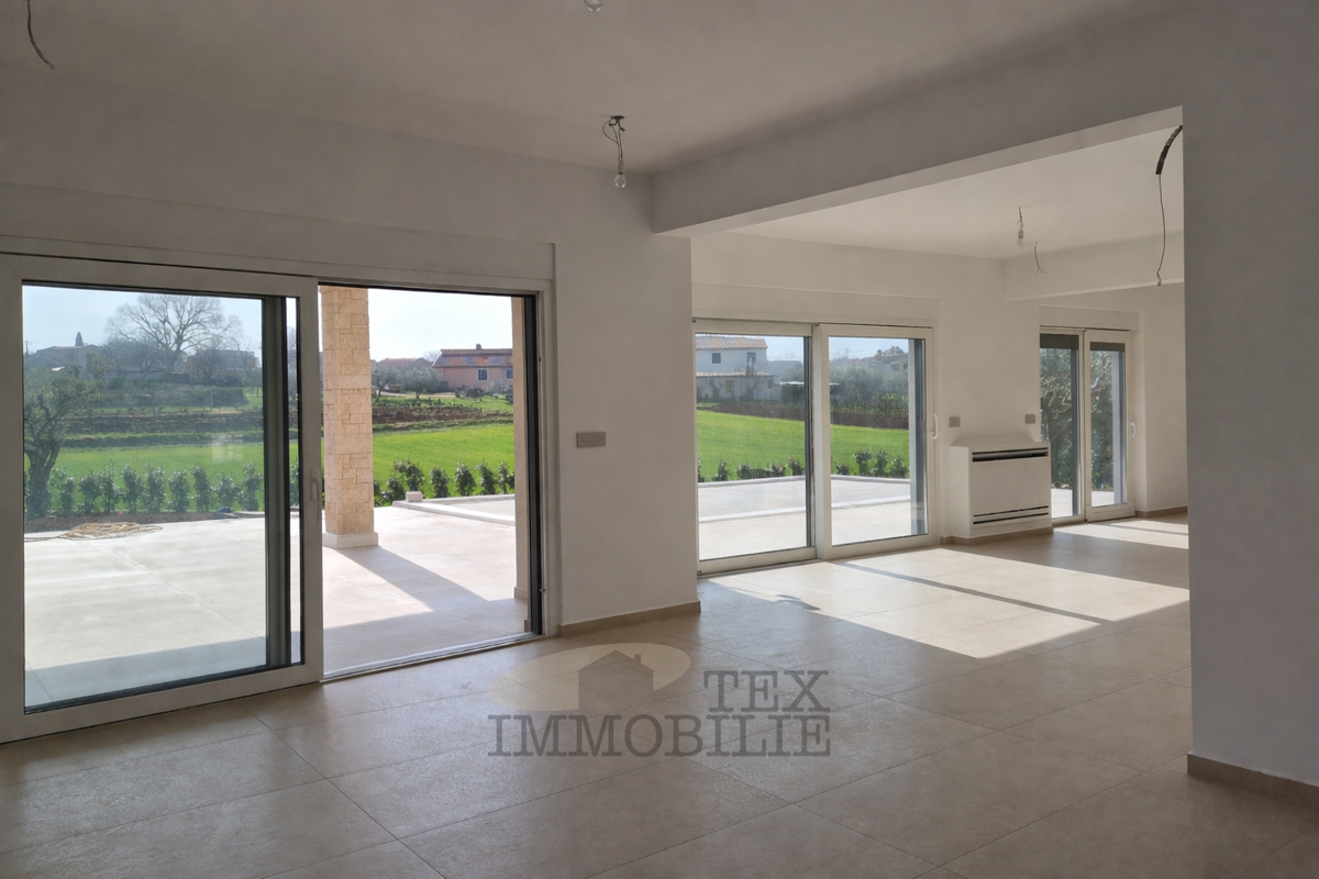 Luksuzna moderna vila z bazenom na mirni lokaciji, 7 km od Poreča in morja