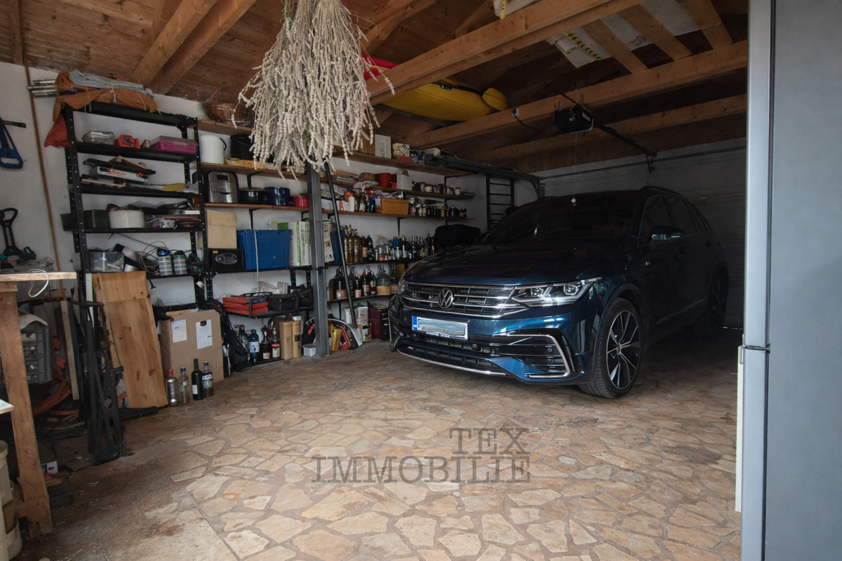 Prostorna družinska hiša 6 km od Poreča