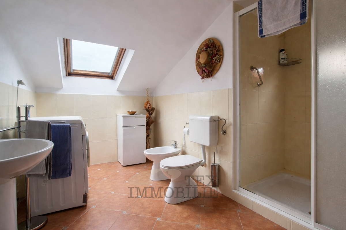 Prostorna družinska hiša 6 km od Poreča