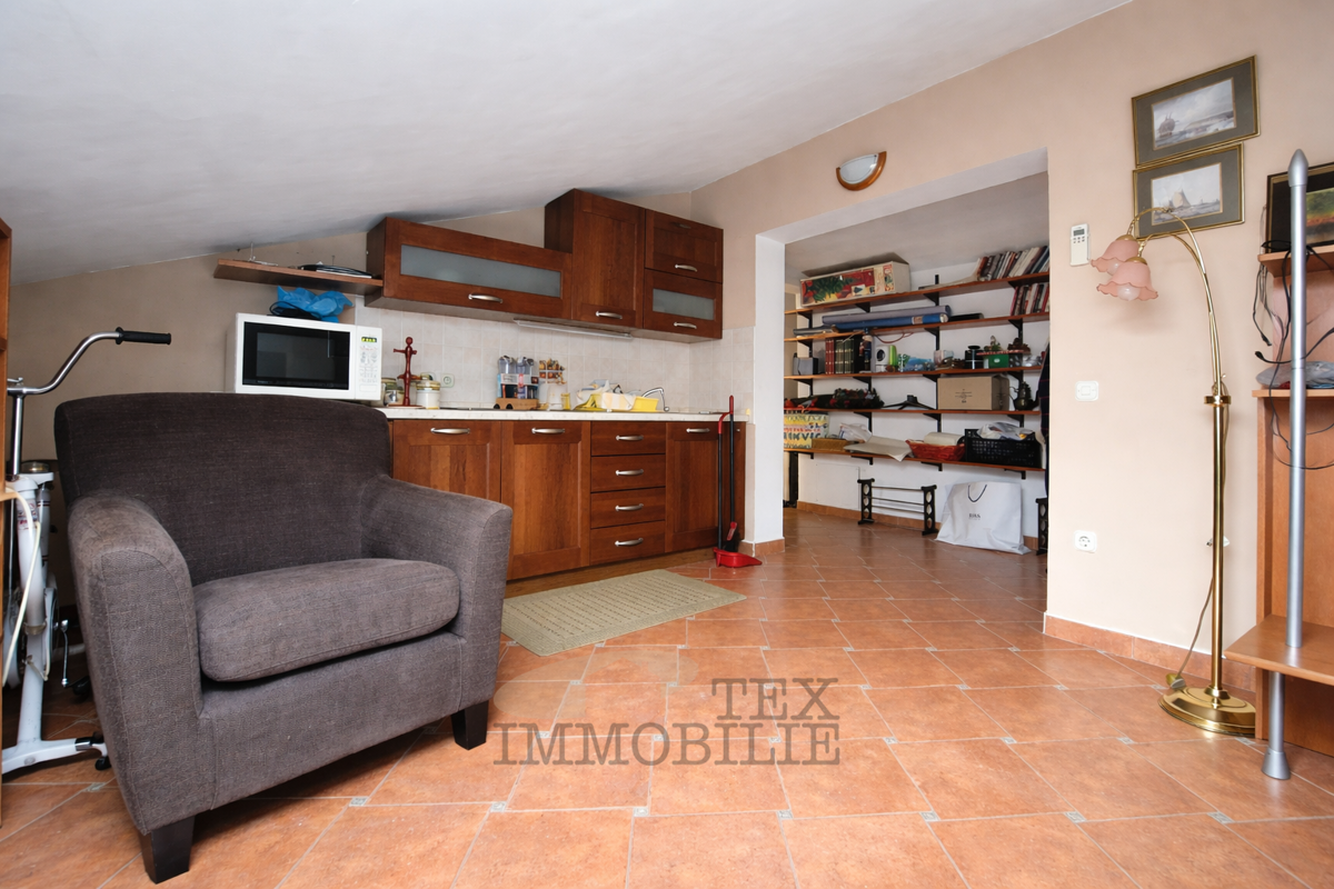 Prostorna družinska hiša 6 km od Poreča