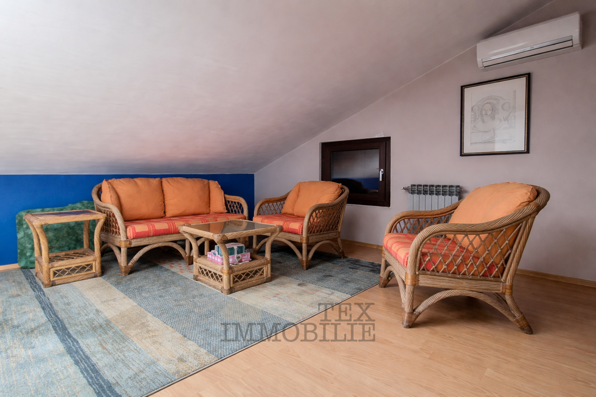 Prostorna družinska hiša 6 km od Poreča