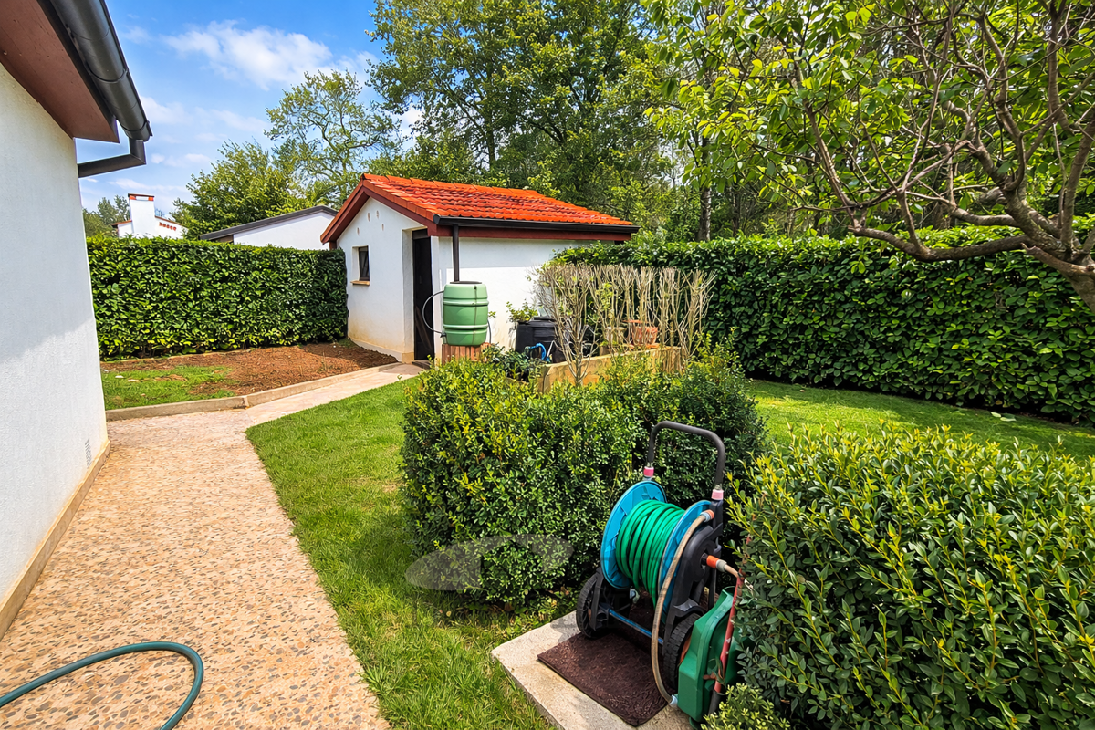 Prostorna družinska hiša 6 km od Poreča