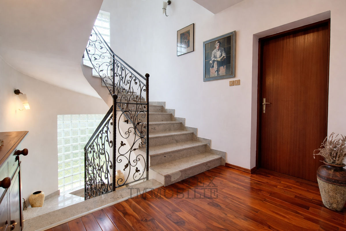 Prostorna družinska hiša 6 km od Poreča