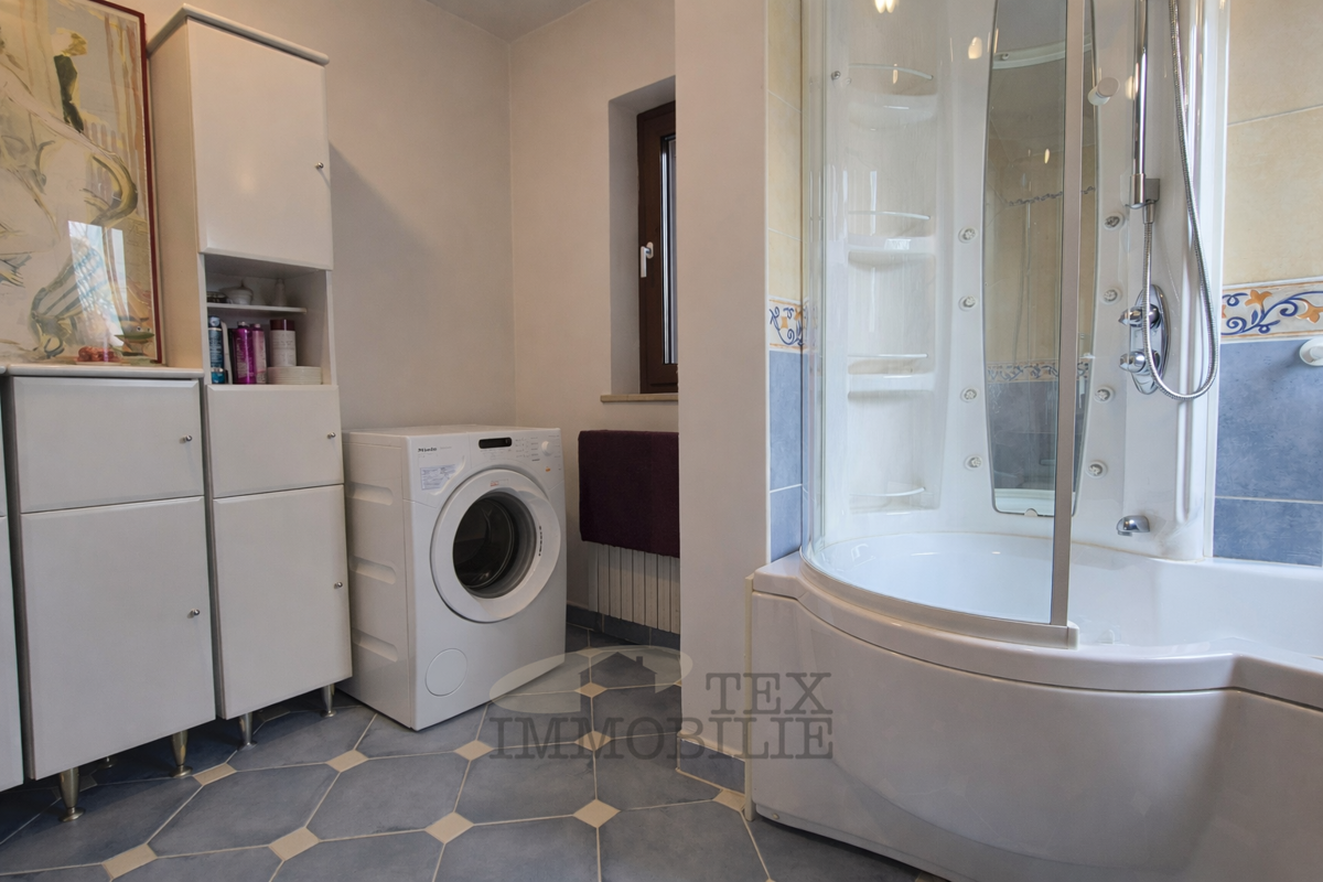 Prostorna družinska hiša 6 km od Poreča