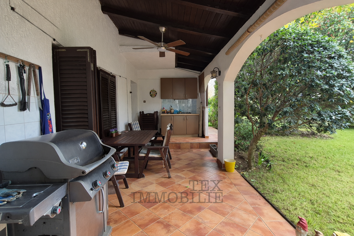 Prostorna družinska hiša 6 km od Poreča