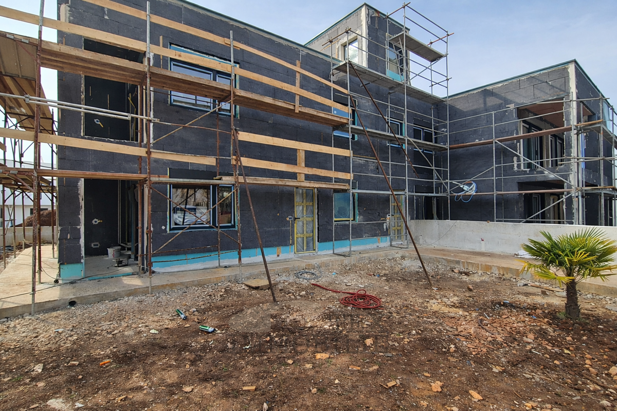 Poreč, Moderno stanovanje s strešno teraso in pogledom na morje – 1,4 km od morja