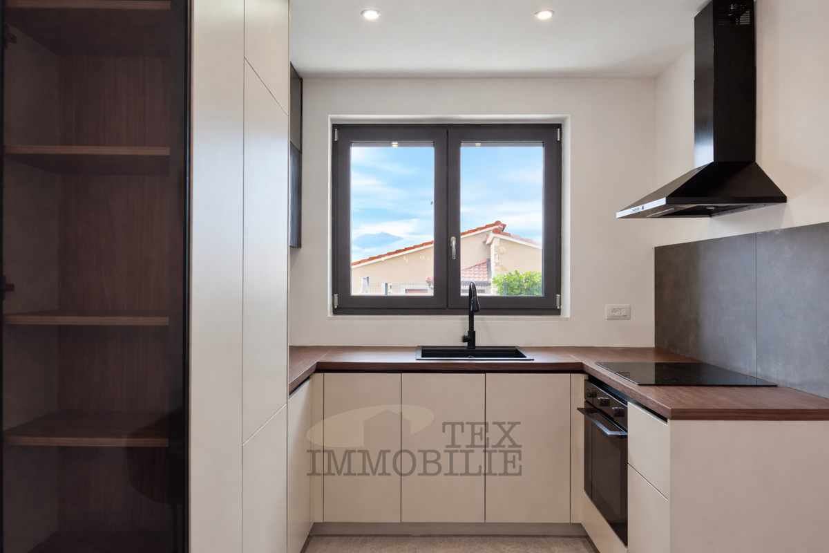 Poreč - Apartma z bazenom in tremi spalnicami