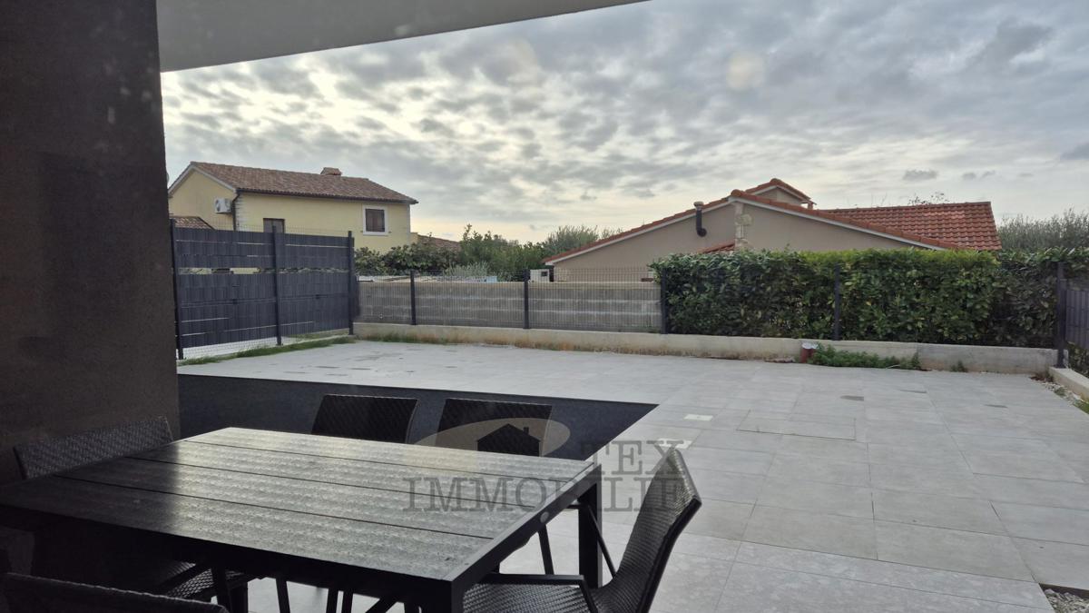 Poreč - Apartma z bazenom in tremi spalnicami