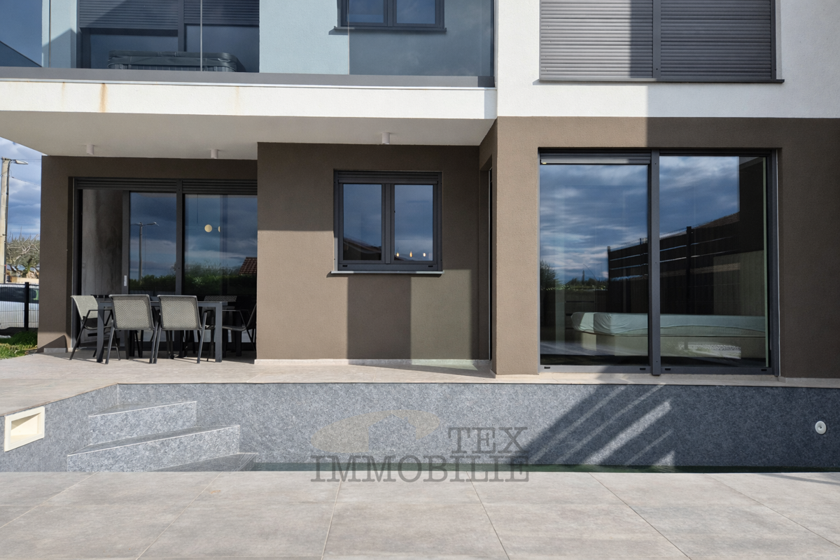 Poreč - Apartma z bazenom in tremi spalnicami