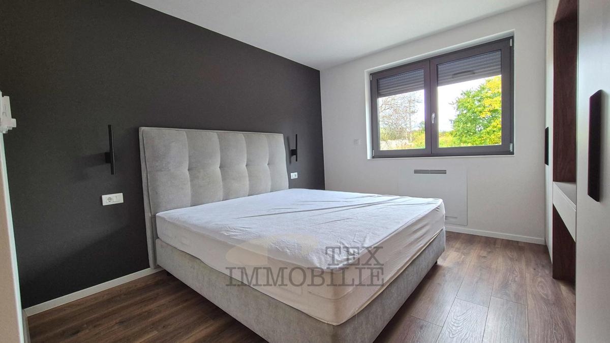 Poreč - Apartma z bazenom in tremi spalnicami