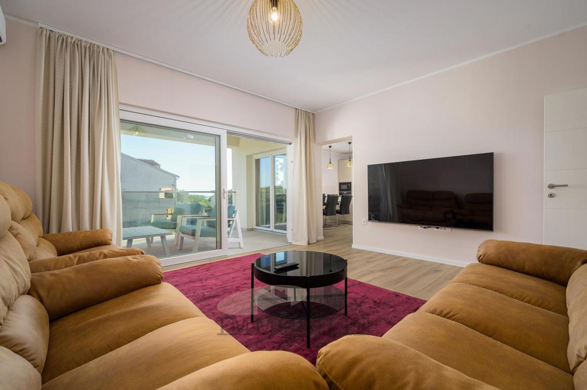 Novogradnja - trisobno stanovanje v Poreču