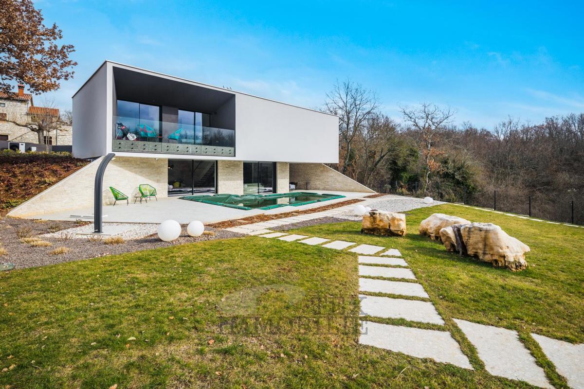 Edinstvena vila, ki pleni pozornost s svojim modernim dizajnom in subtilno eleganco
