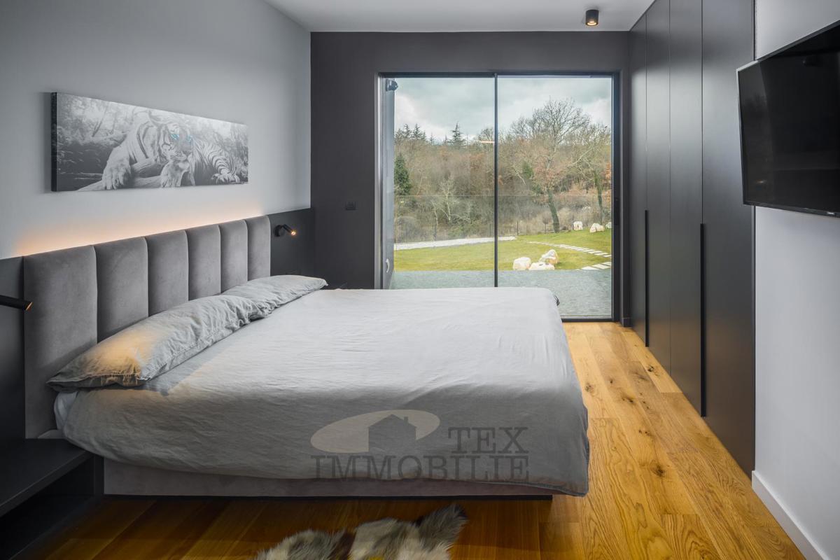 Edinstvena vila, ki pleni pozornost s svojim modernim dizajnom in subtilno eleganco