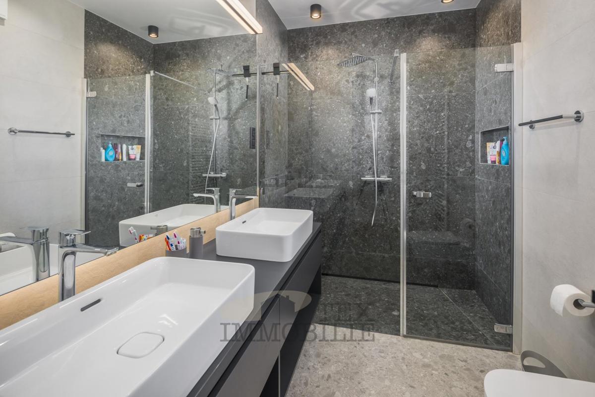 Edinstvena vila, ki pleni pozornost s svojim modernim dizajnom in subtilno eleganco