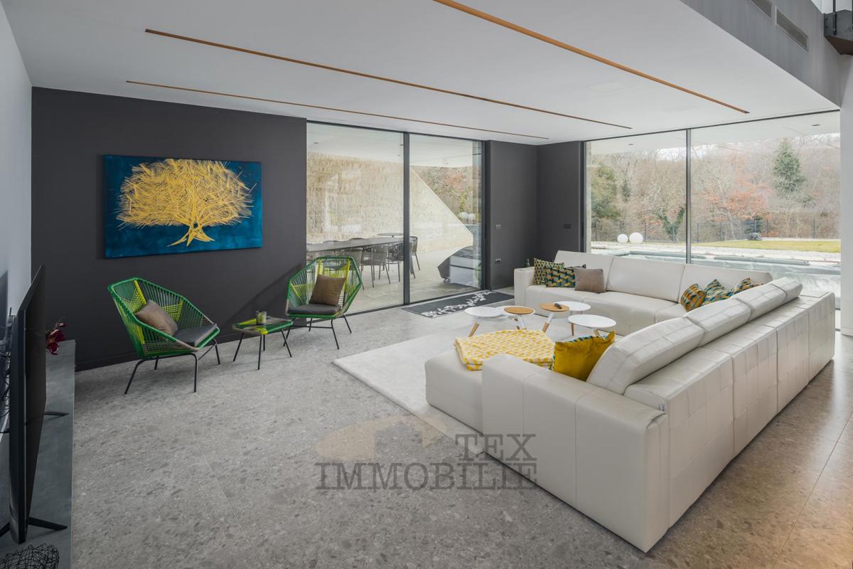 Edinstvena vila, ki pleni pozornost s svojim modernim dizajnom in subtilno eleganco