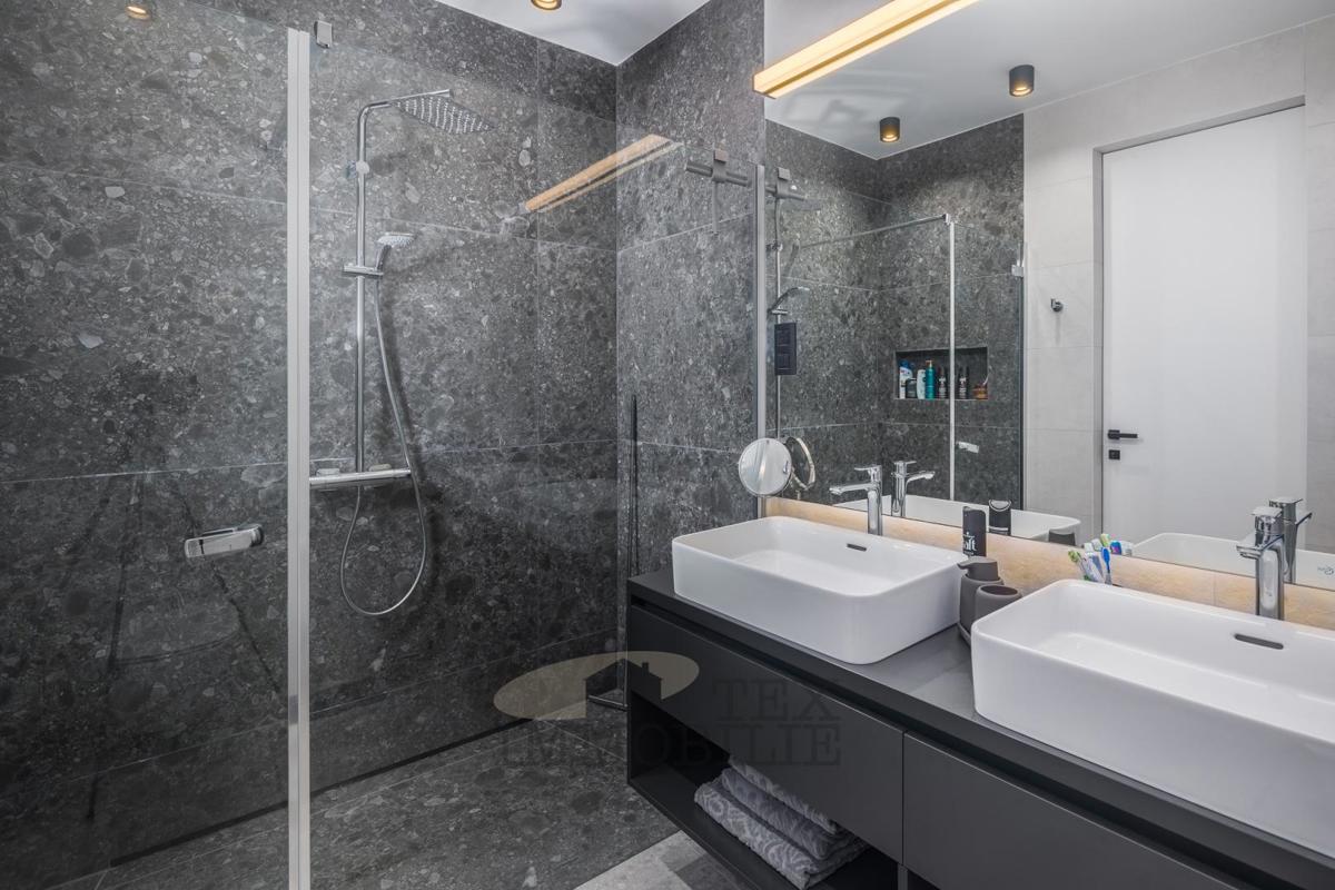 Edinstvena vila, ki pleni pozornost s svojim modernim dizajnom in subtilno eleganco