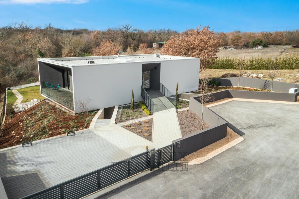 Edinstvena vila, ki pleni pozornost s svojim modernim dizajnom in subtilno eleganco