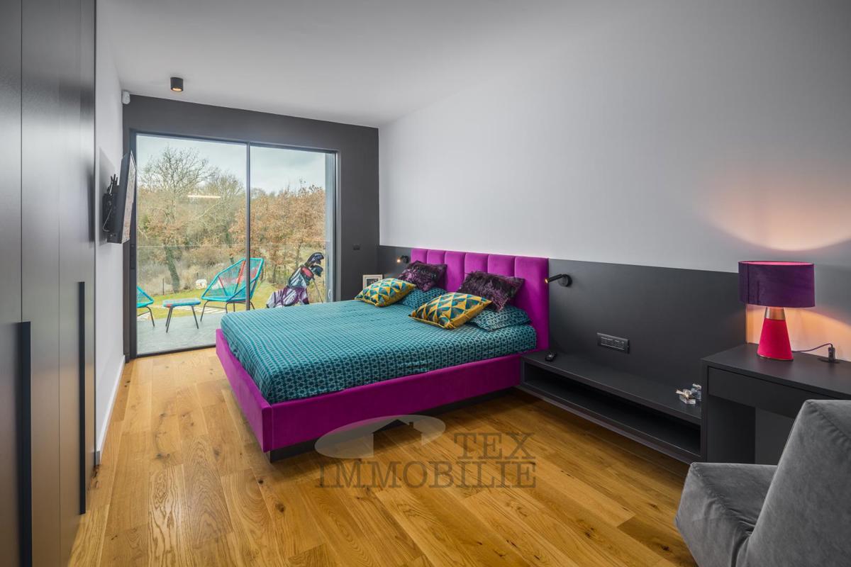 Edinstvena vila, ki pleni pozornost s svojim modernim dizajnom in subtilno eleganco