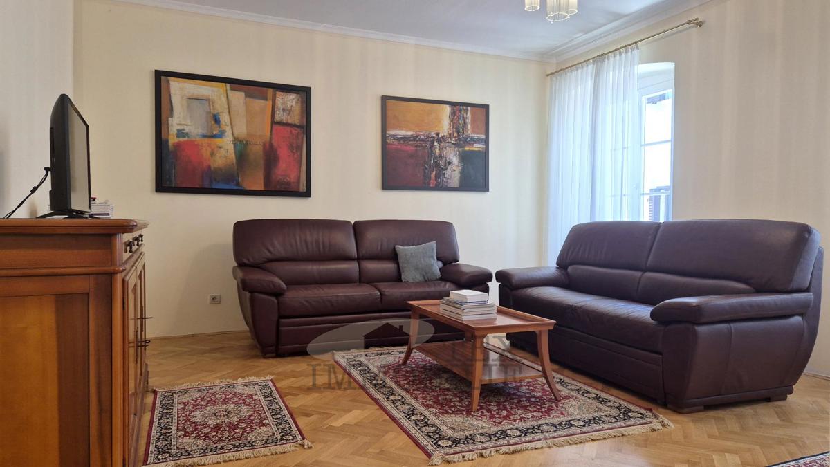 Eleganten apartma z dvema spalnicama v središču starega mestnega jedra Poreča