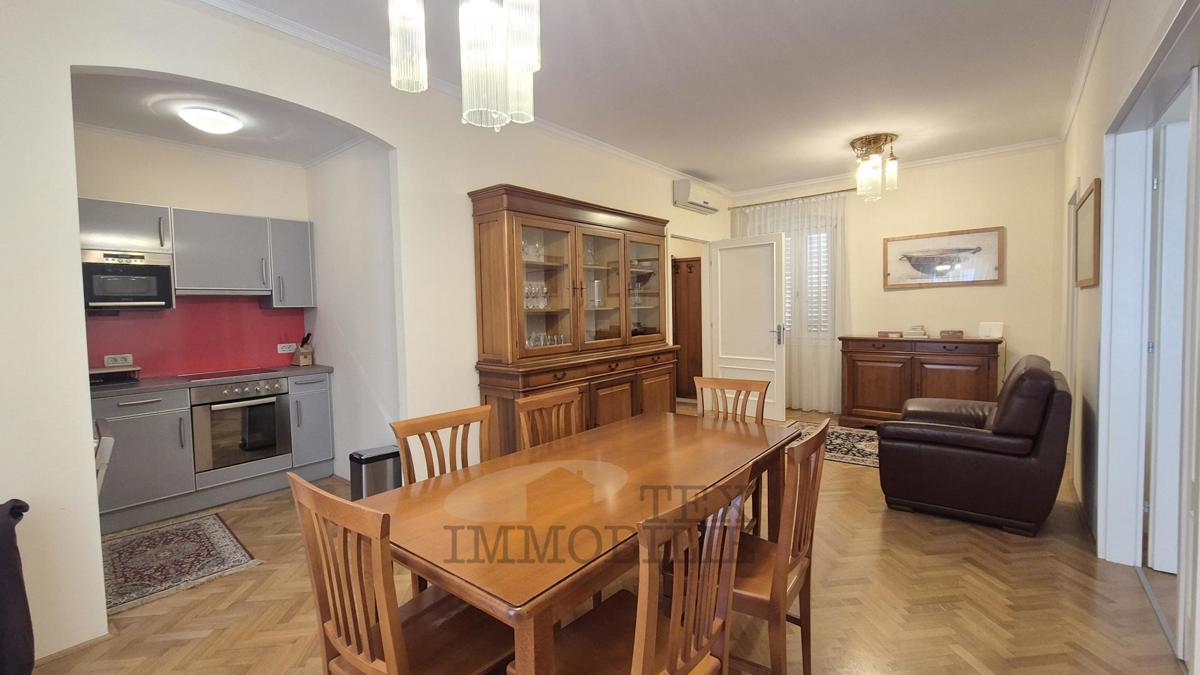Eleganten apartma z dvema spalnicama v središču starega mestnega jedra Poreča