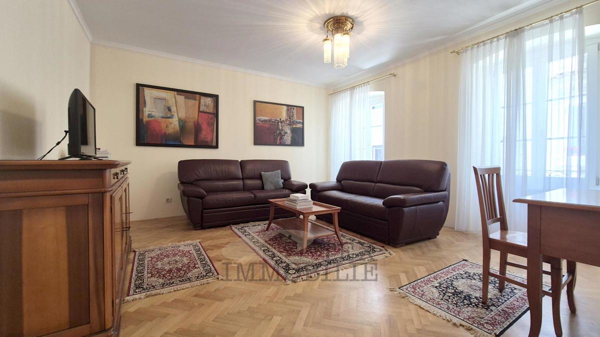 Eleganten apartma z dvema spalnicama v središču starega mestnega jedra Poreča