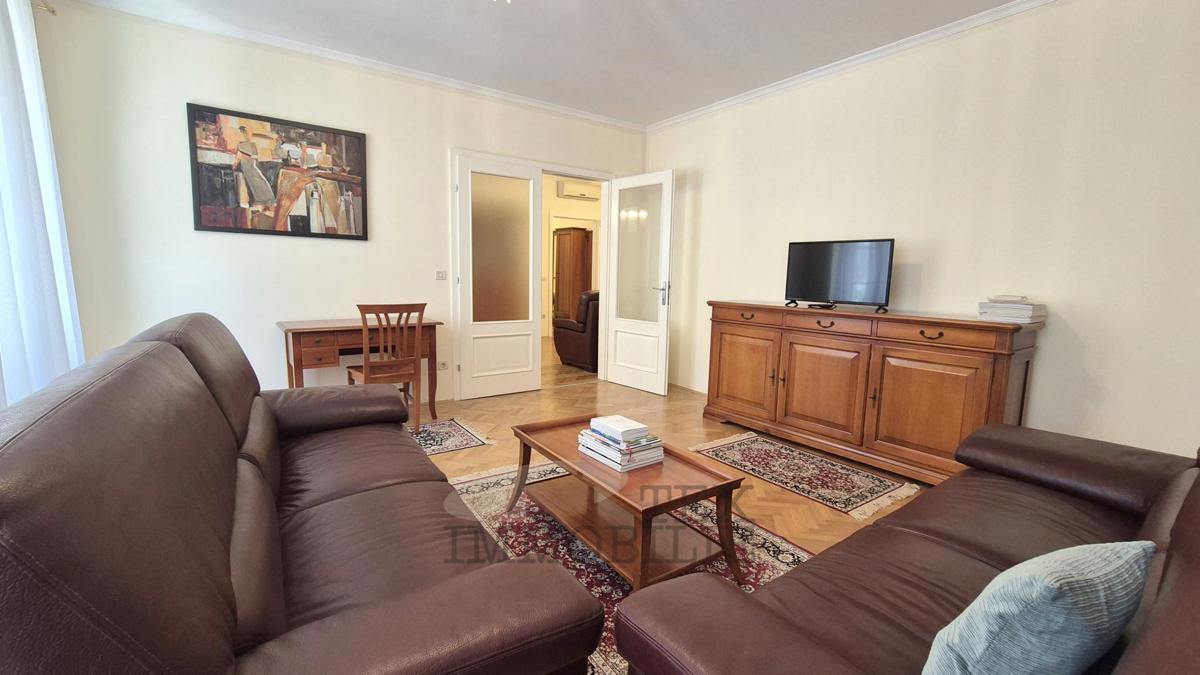 Eleganten apartma z dvema spalnicama v središču starega mestnega jedra Poreča