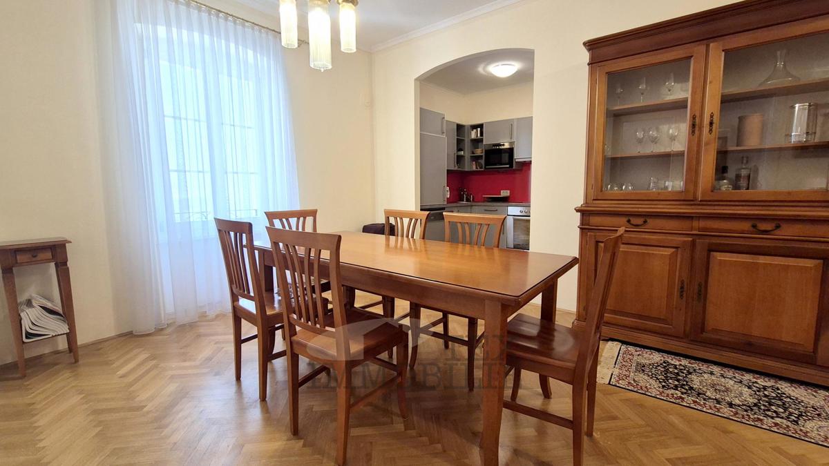 Eleganten apartma z dvema spalnicama v središču starega mestnega jedra Poreča