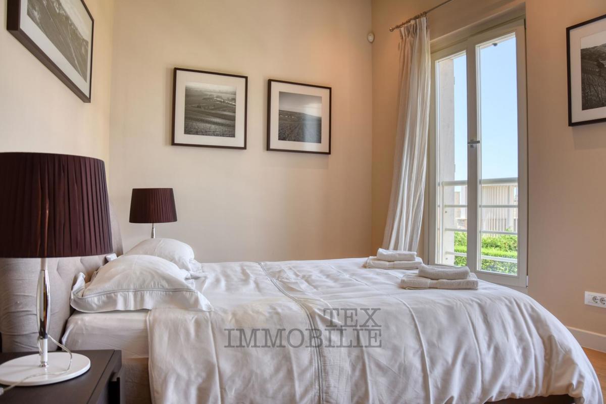 Luksuzna vila z bazenom in ločenim apartmajem 1300 m od morja