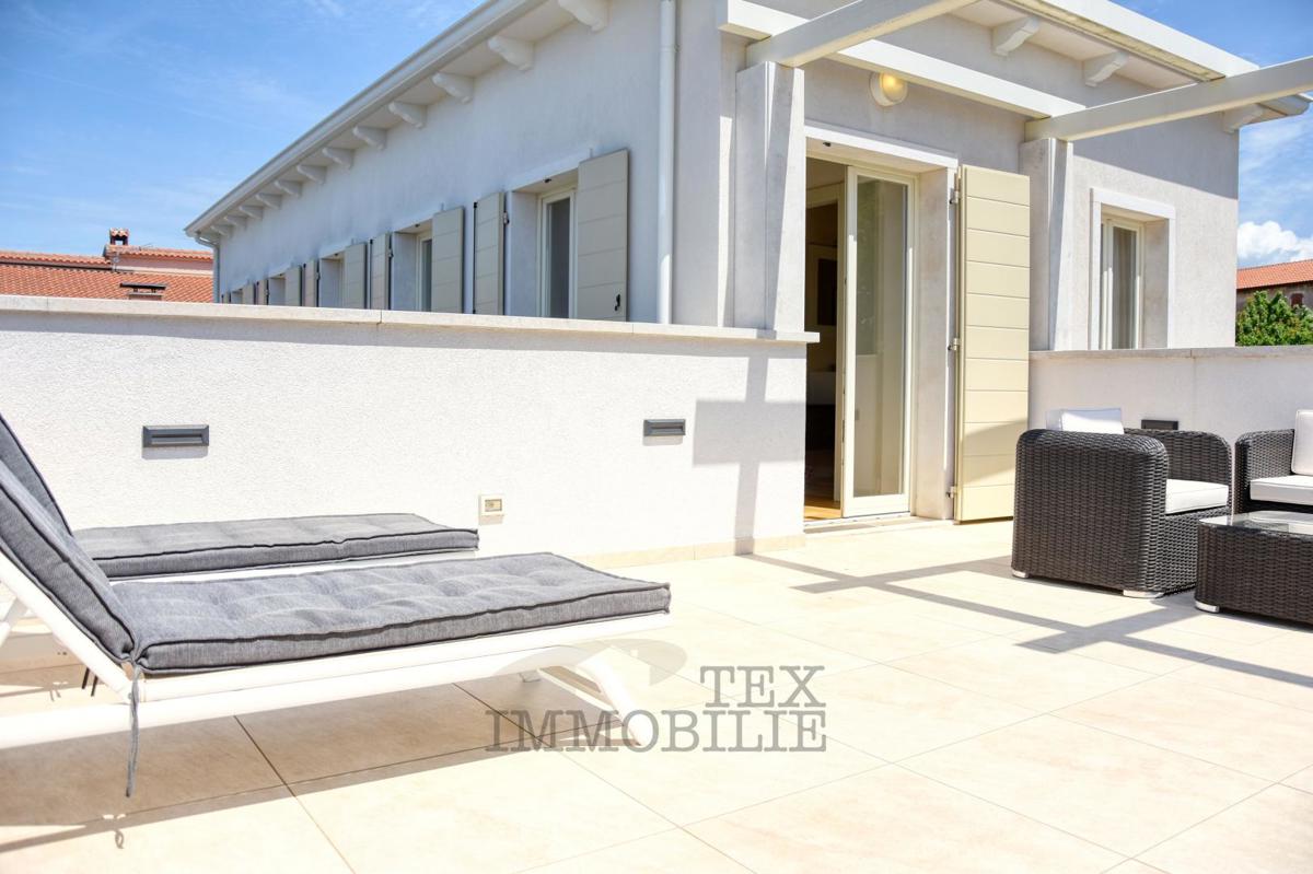 Luksuzna vila z bazenom in ločenim apartmajem 1300 m od morja