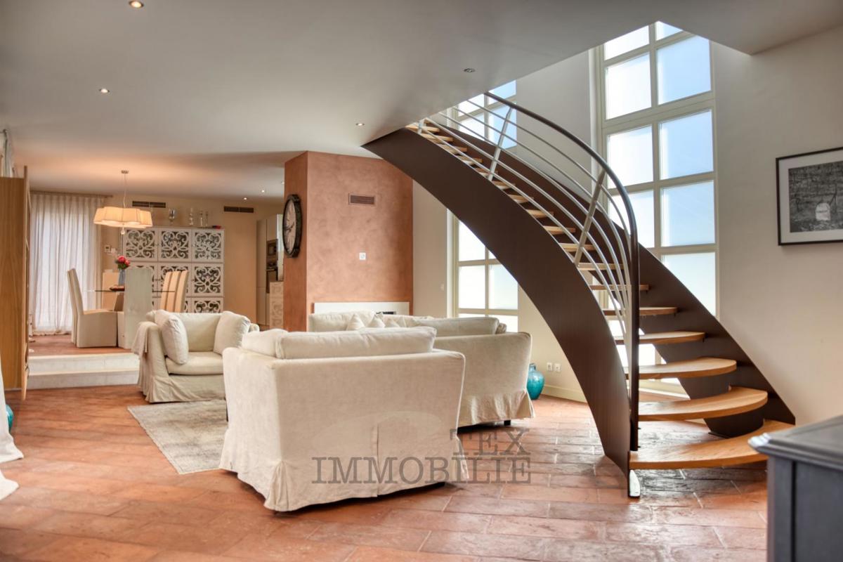 Luksuzna vila z bazenom in ločenim apartmajem 1300 m od morja
