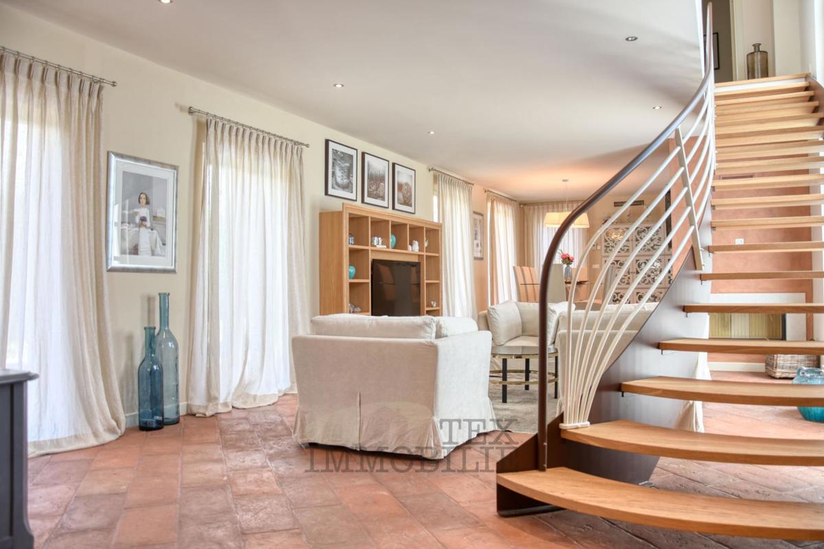 Luksuzna vila z bazenom in ločenim apartmajem 1300 m od morja