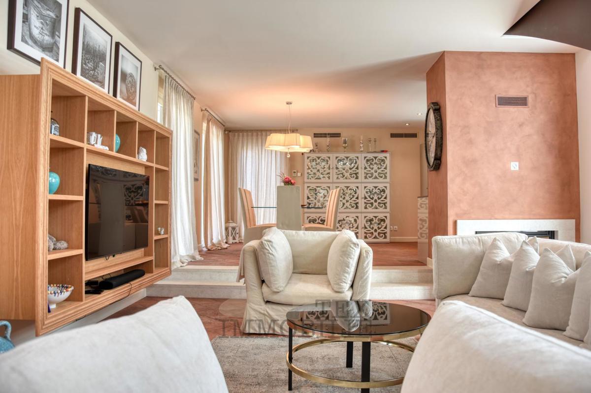 Luksuzna vila z bazenom in ločenim apartmajem 1300 m od morja
